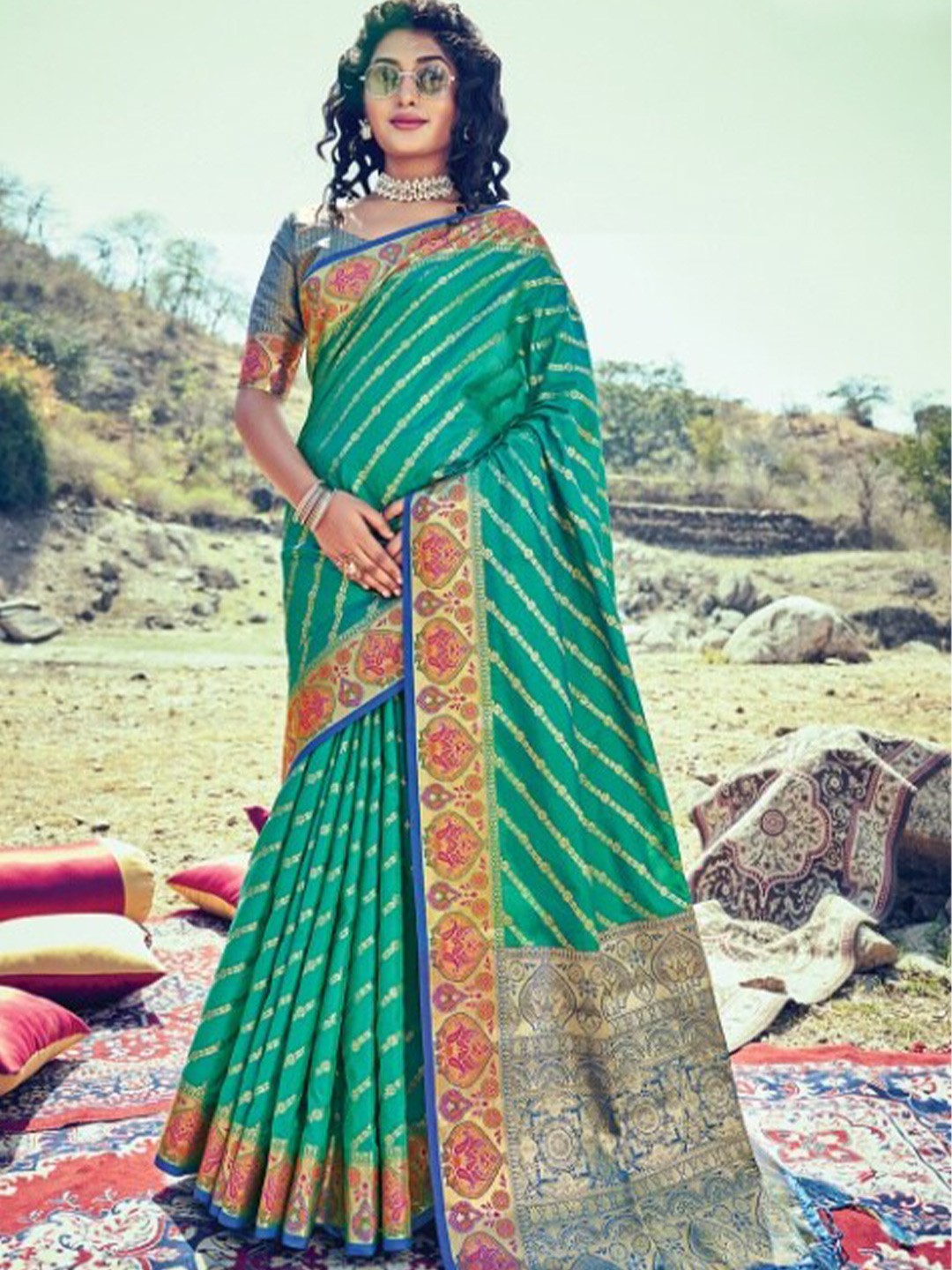 

KARAGIRI women Green & Red Woven Design Zari Silk Blend Banarasi Saree