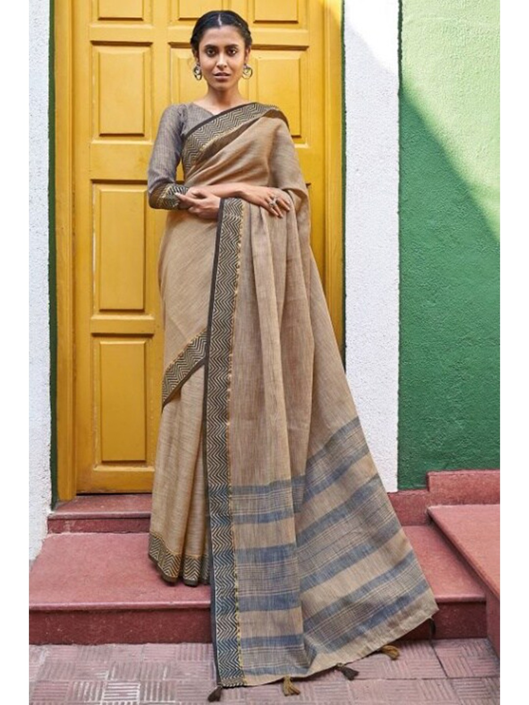 

KARAGIRI Brown & Blue Linen Blend Saree