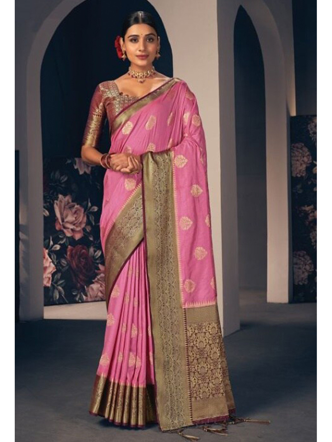 

KARAGIRI Pink & Gold-Toned Woven Design Zari Silk Blend Saree
