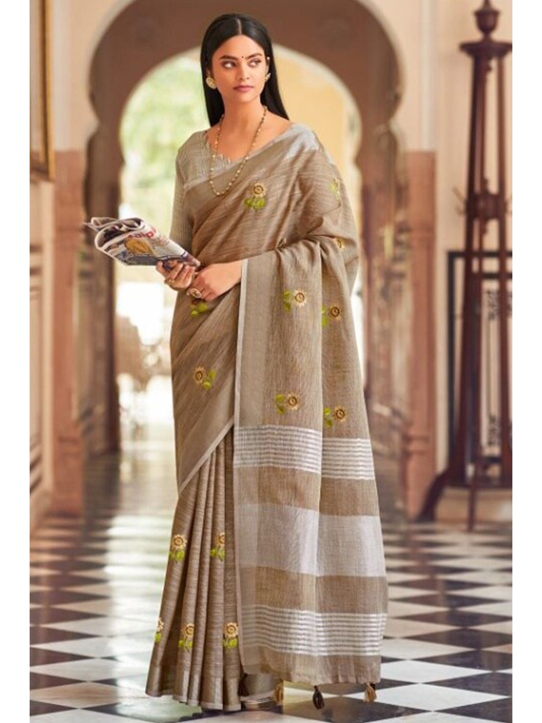 

KARAGIRI Brown & Gold-Toned Floral Zari Linen Blend Saree