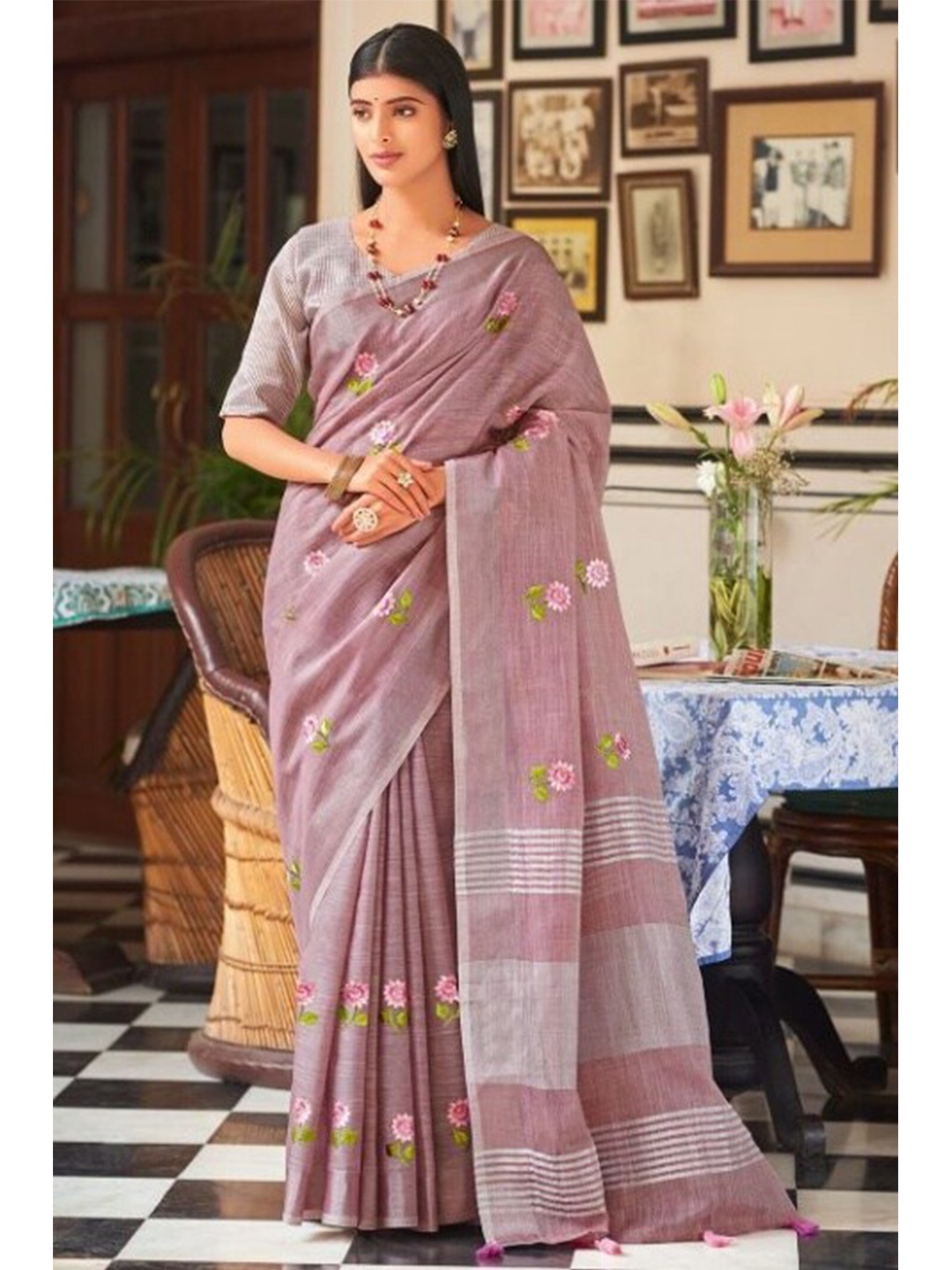 

KARAGIRI Purple & White Floral Linen Blend Saree