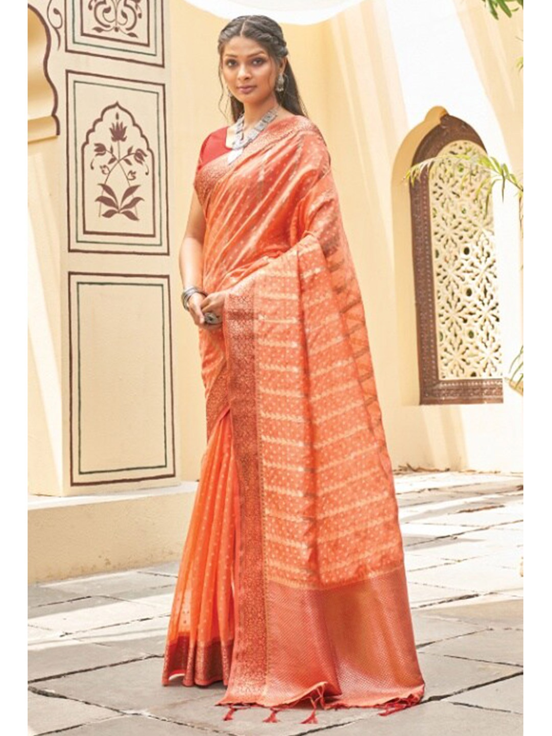 

KARAGIRI Women Orange & Gold-Toned Woven Design Zari Organza Saree