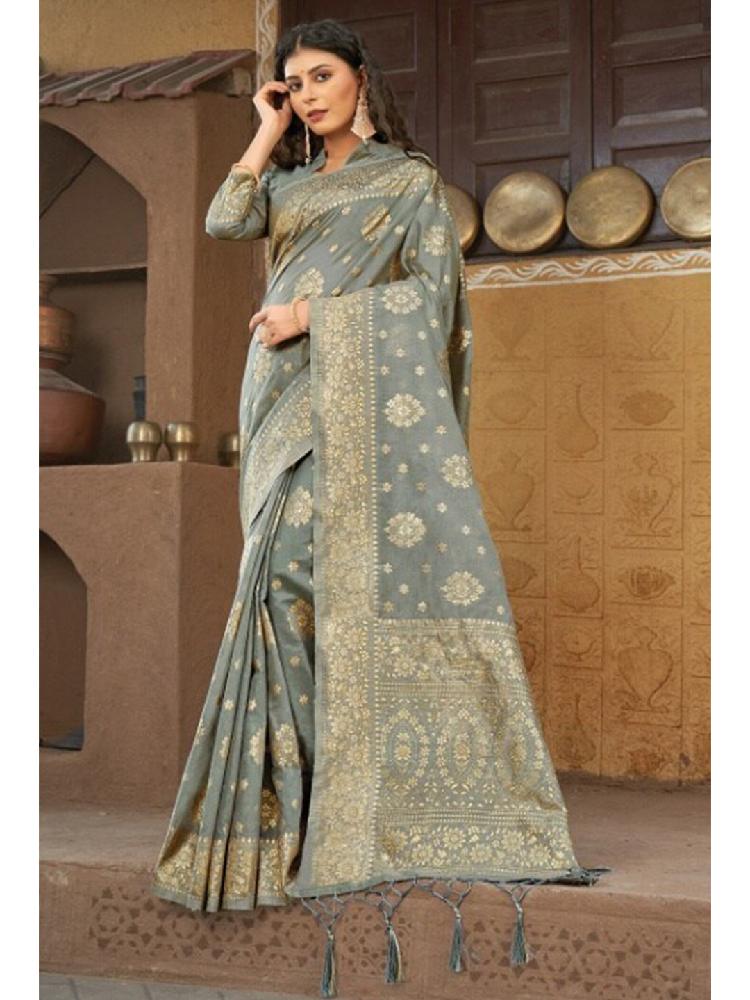 

KARAGIRI Women Grey & Gold-Toned Woven Design Zari Saree