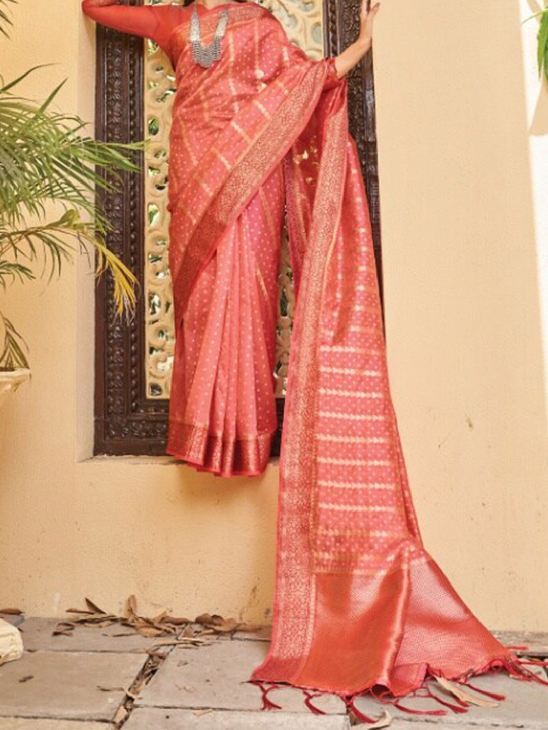 

KARAGIRI Pink & Gold-Toned Woven Design Zari Organza Saree