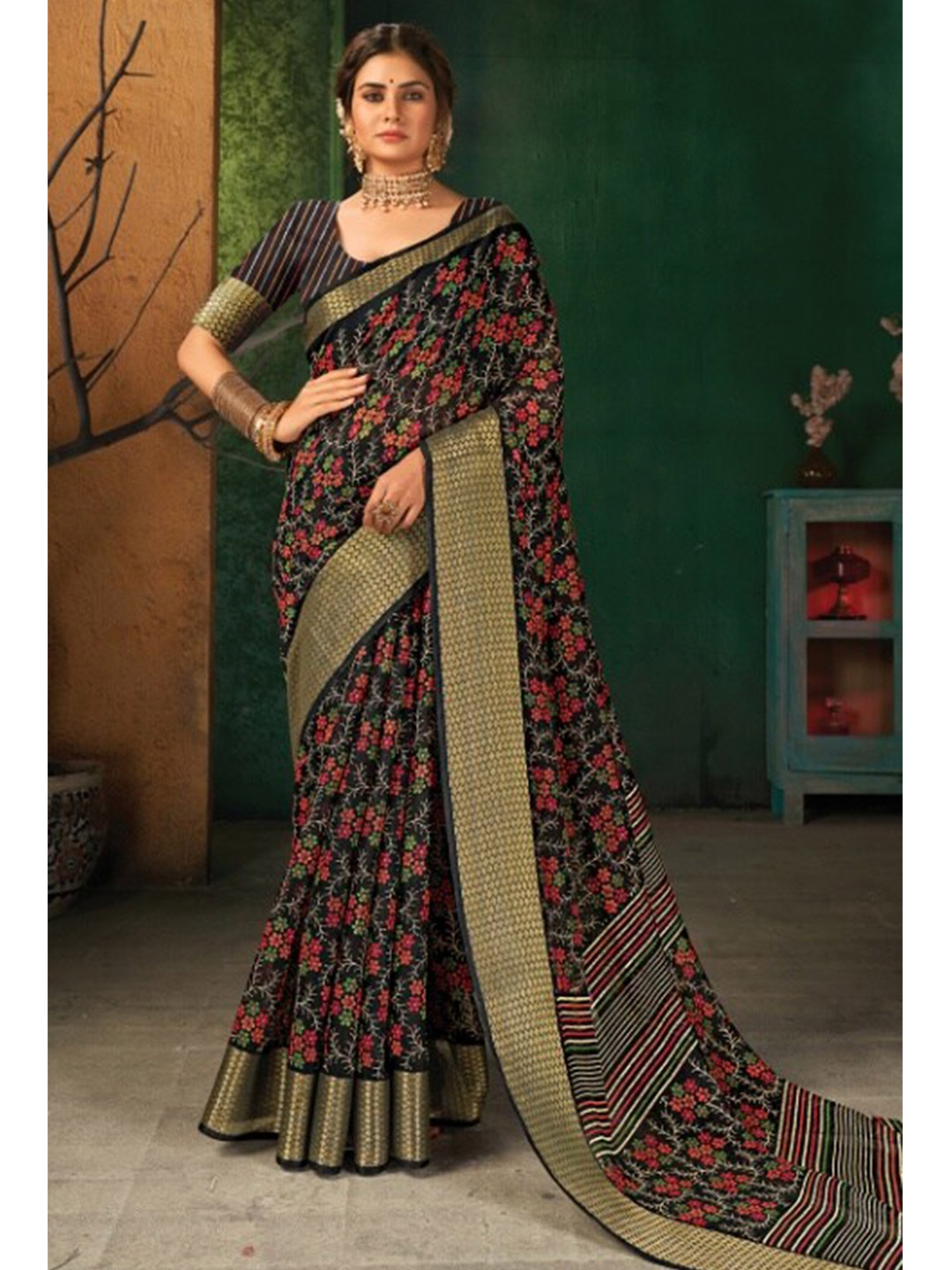 

KARAGIRI Women Black & Red Floral Printed Zari Saree