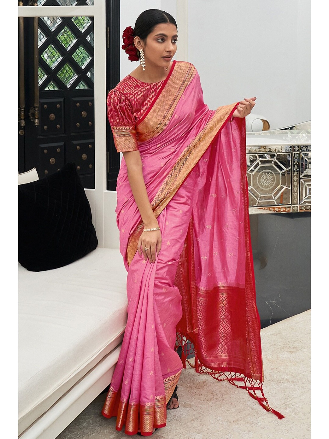

KARAGIRI Pink & Gold-Toned Woven Design Zari Silk Blend Saree