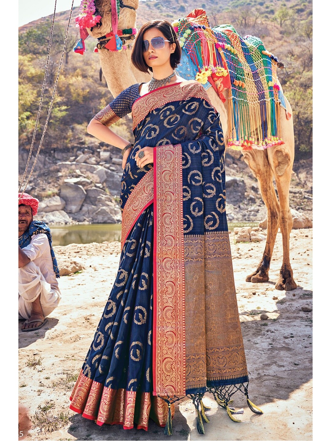 

KARAGIRI Women Blue & Red Woven Design Zari Silk Blend Banarasi Saree