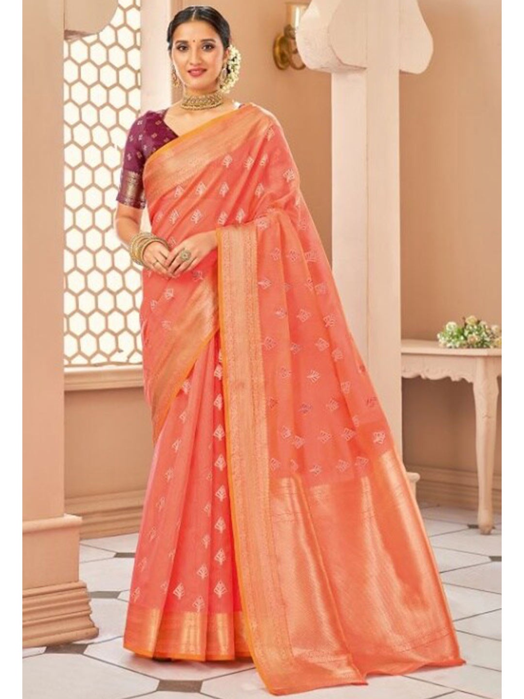 

KARAGIRI Women Peach-Coloured & Gold-Toned Woven Design Zari Silk Blend Banarasi Saree