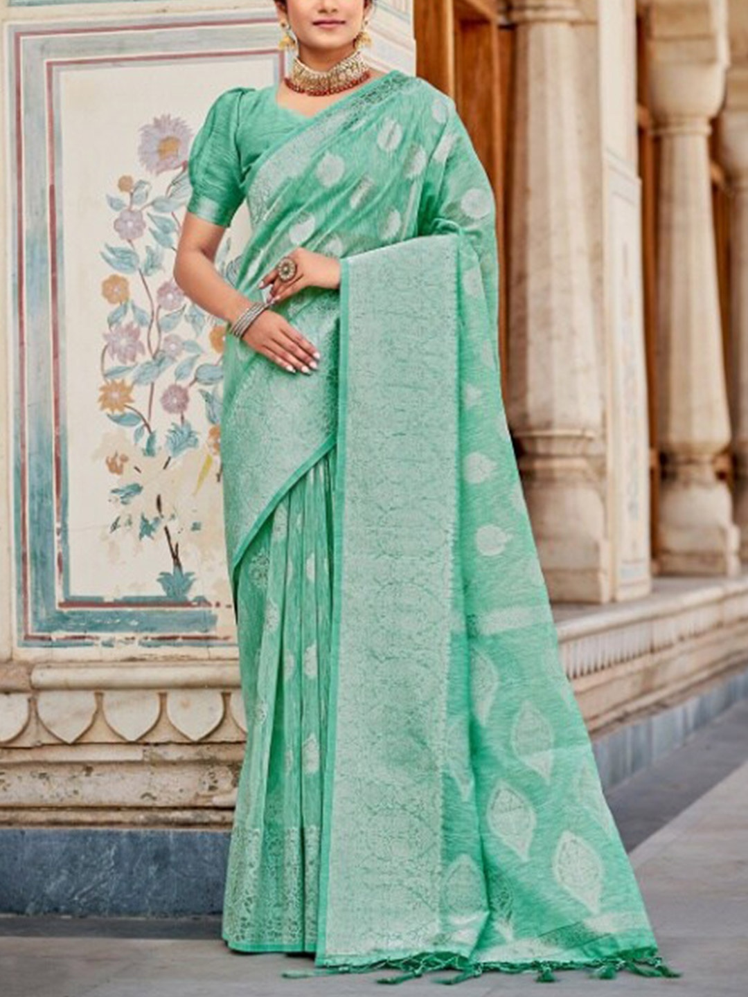 

KARAGIRI Green & Silver-Toned Woven Design Zari Linen Blend Saree