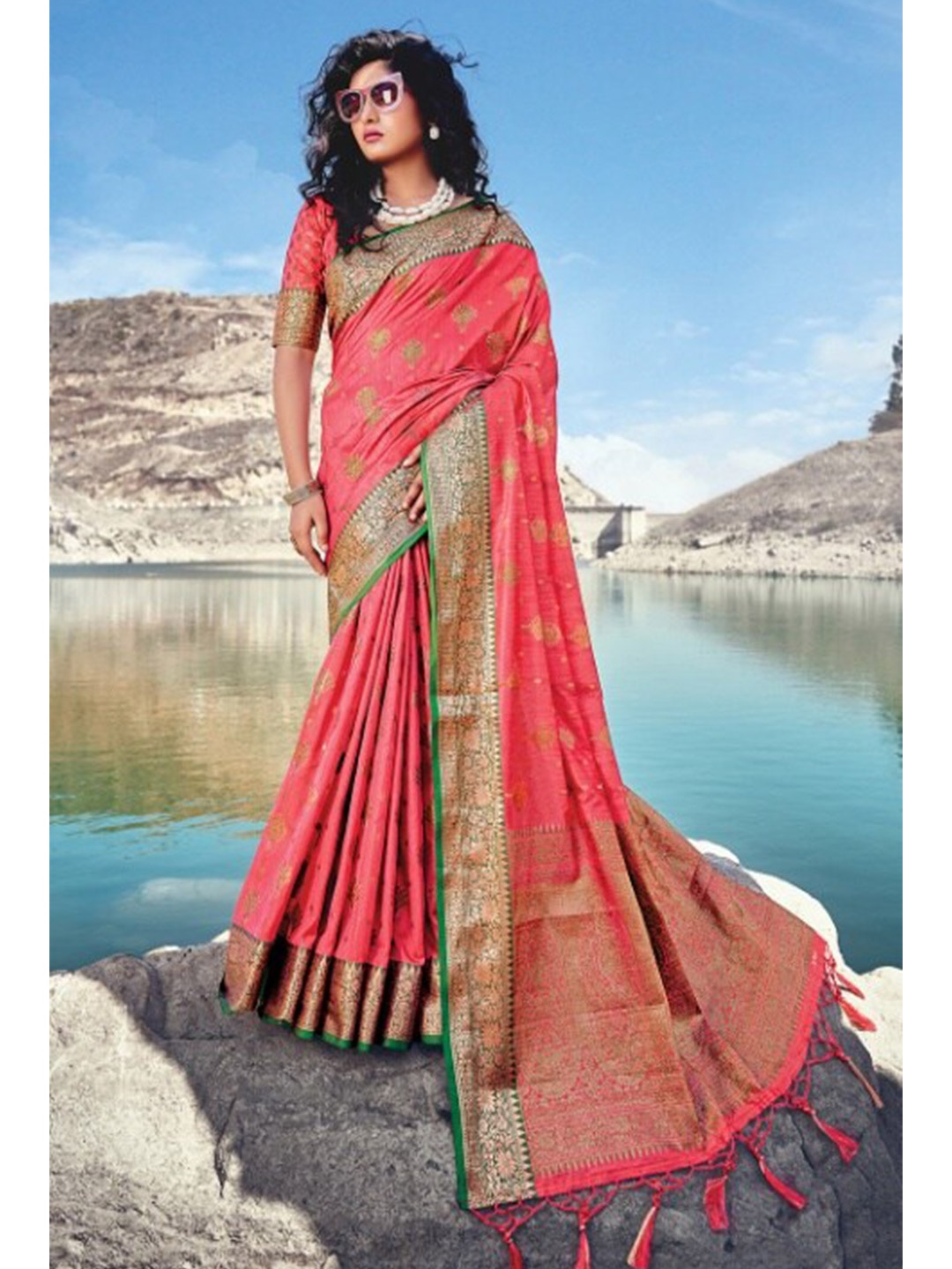 

KARAGIRI Pink & Green Floral Zari Silk Blend Banarasi Saree
