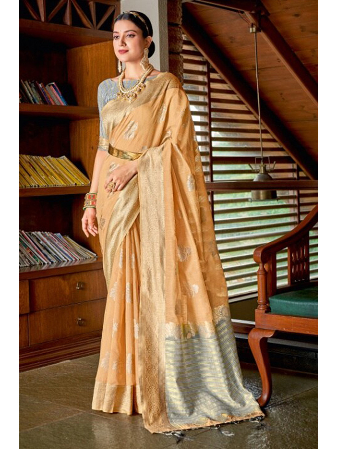 

KARAGIRI Yellow & Gold-Toned Woven Design Zari Saree