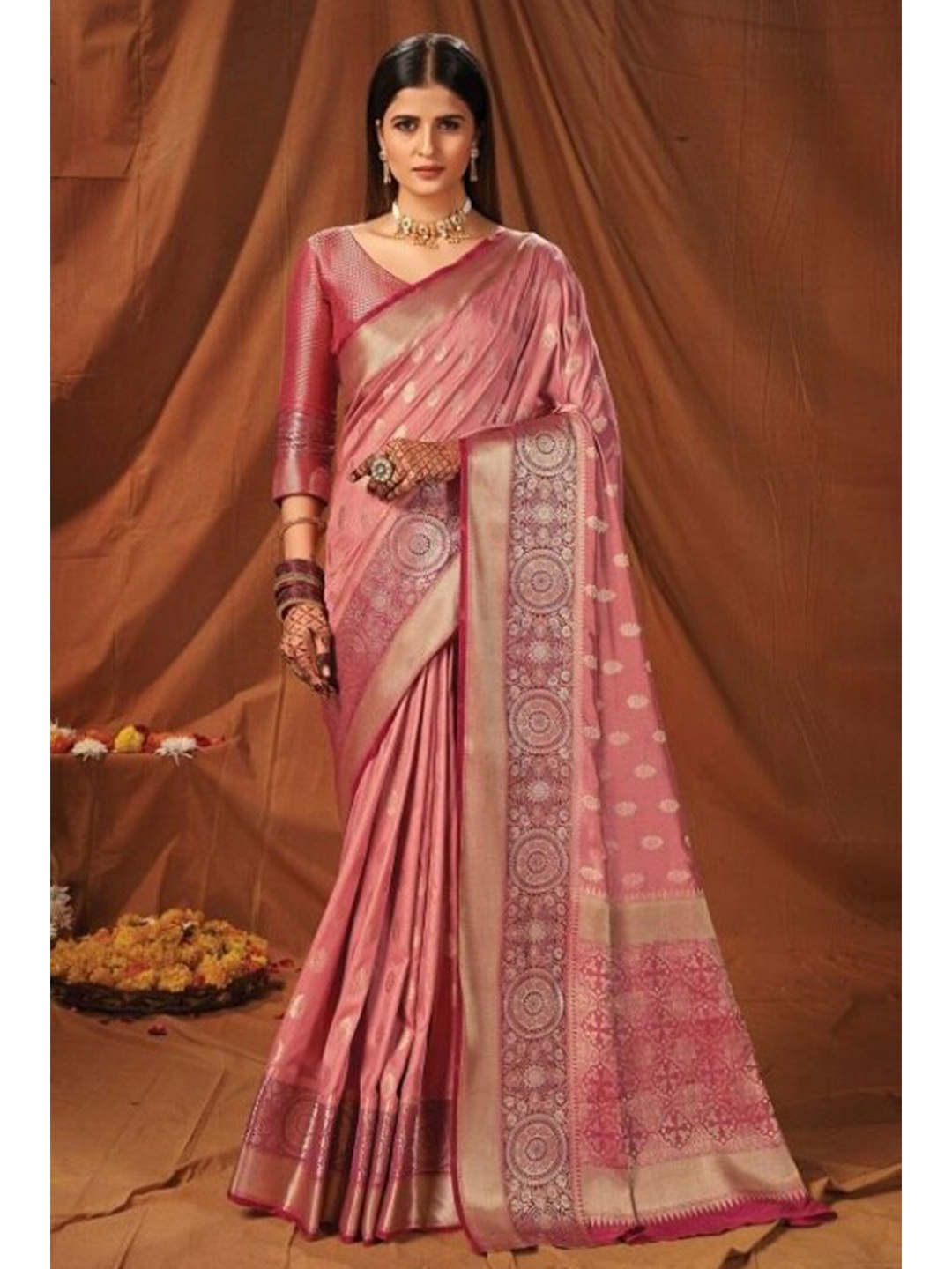 

KARAGIRI Women Pink & Gold-Toned Woven Design Zari Silk Blend Saree