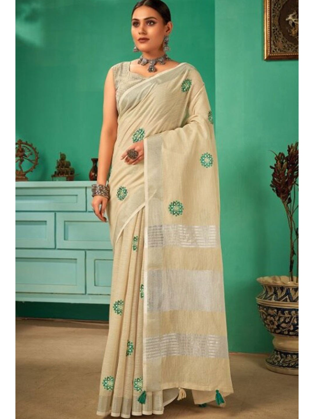 

KARAGIRI White & Green Floral Zari Linen Blend Saree