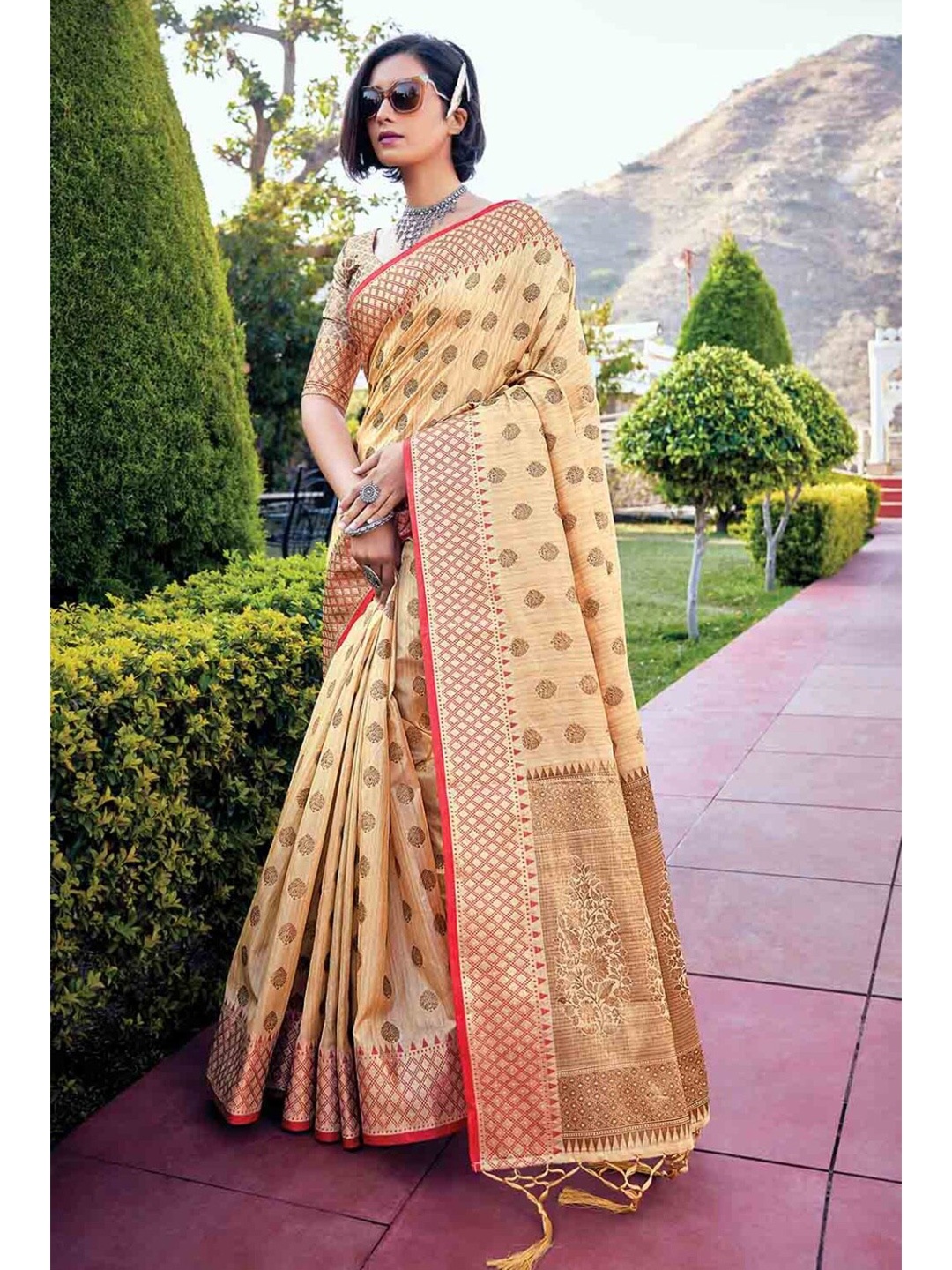 

KARAGIRI Cream-Coloured & Red Woven Design Zari Silk Blend Banarasi Saree