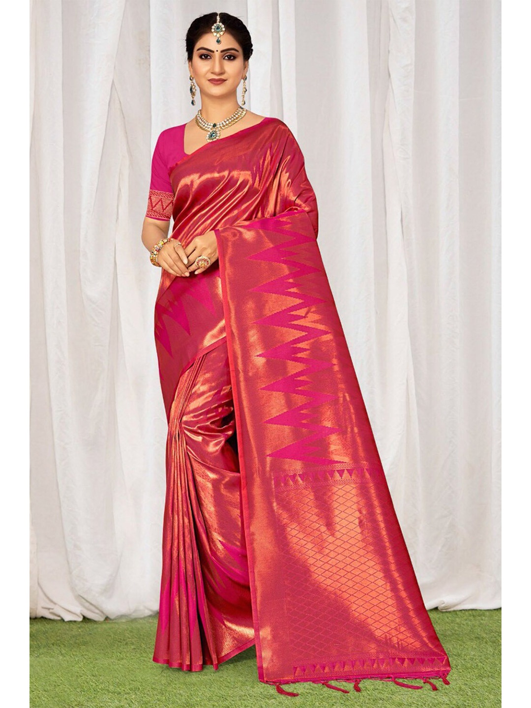 

KARAGIRI Pink & Gold-Toned Woven Design Zari Silk Blend Kanjeevaram Saree