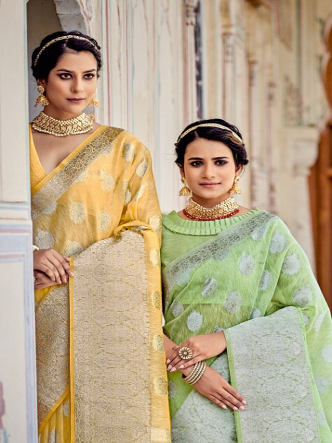 

KARAGIRI Green & Silver-Toned Woven Design Zari Linen Blend Saree
