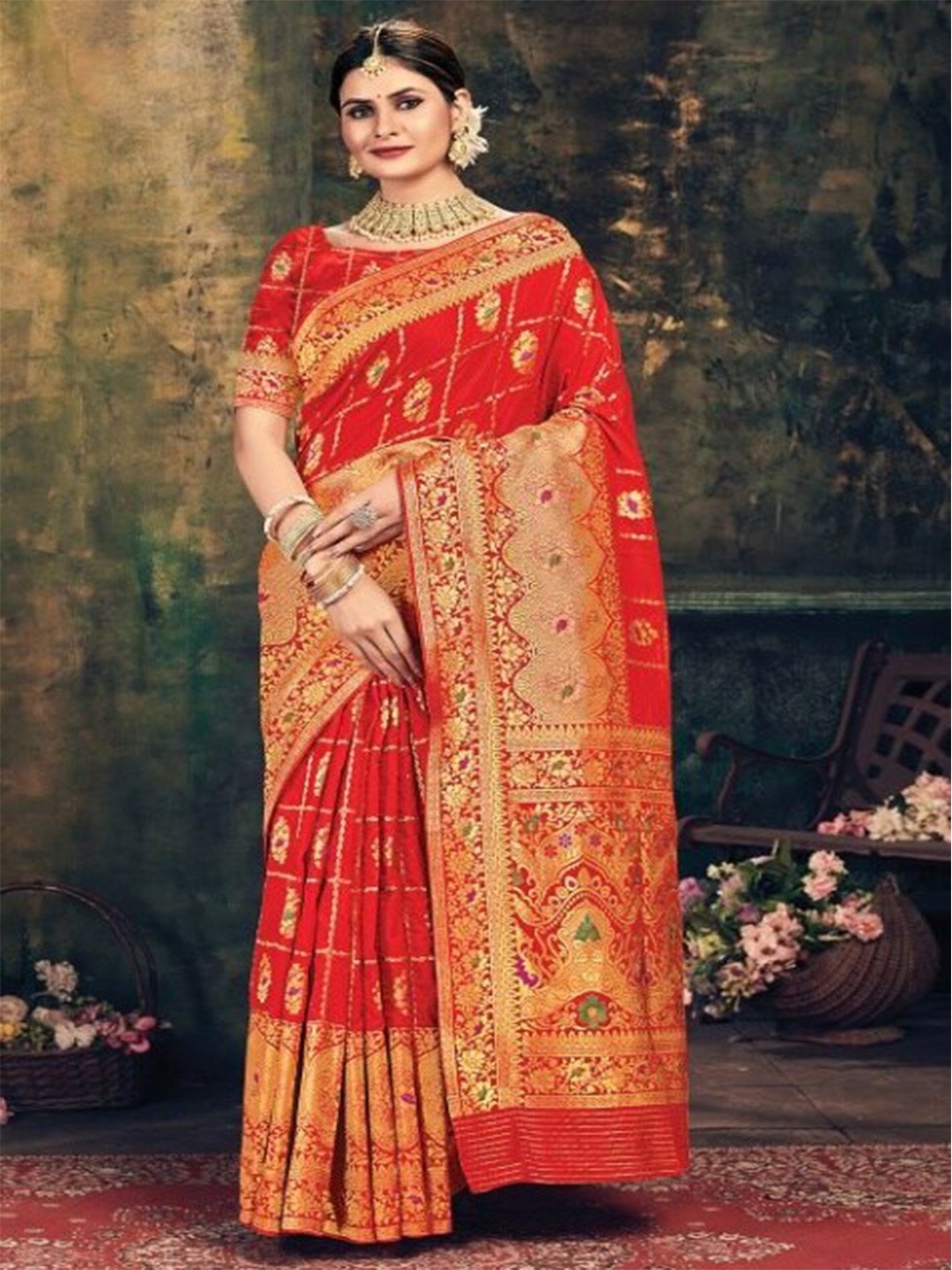 

KARAGIRI Red & Gold-Toned Woven Design Zari Silk Blend Banarasi Saree