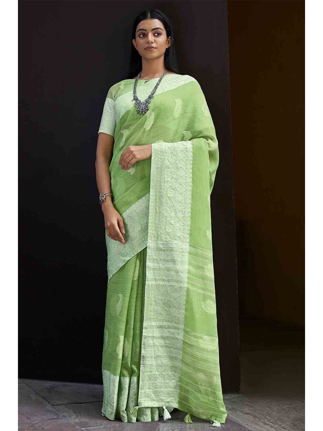 

KARAGIRI Women Green & White Paisley Zari Linen Blend Saree