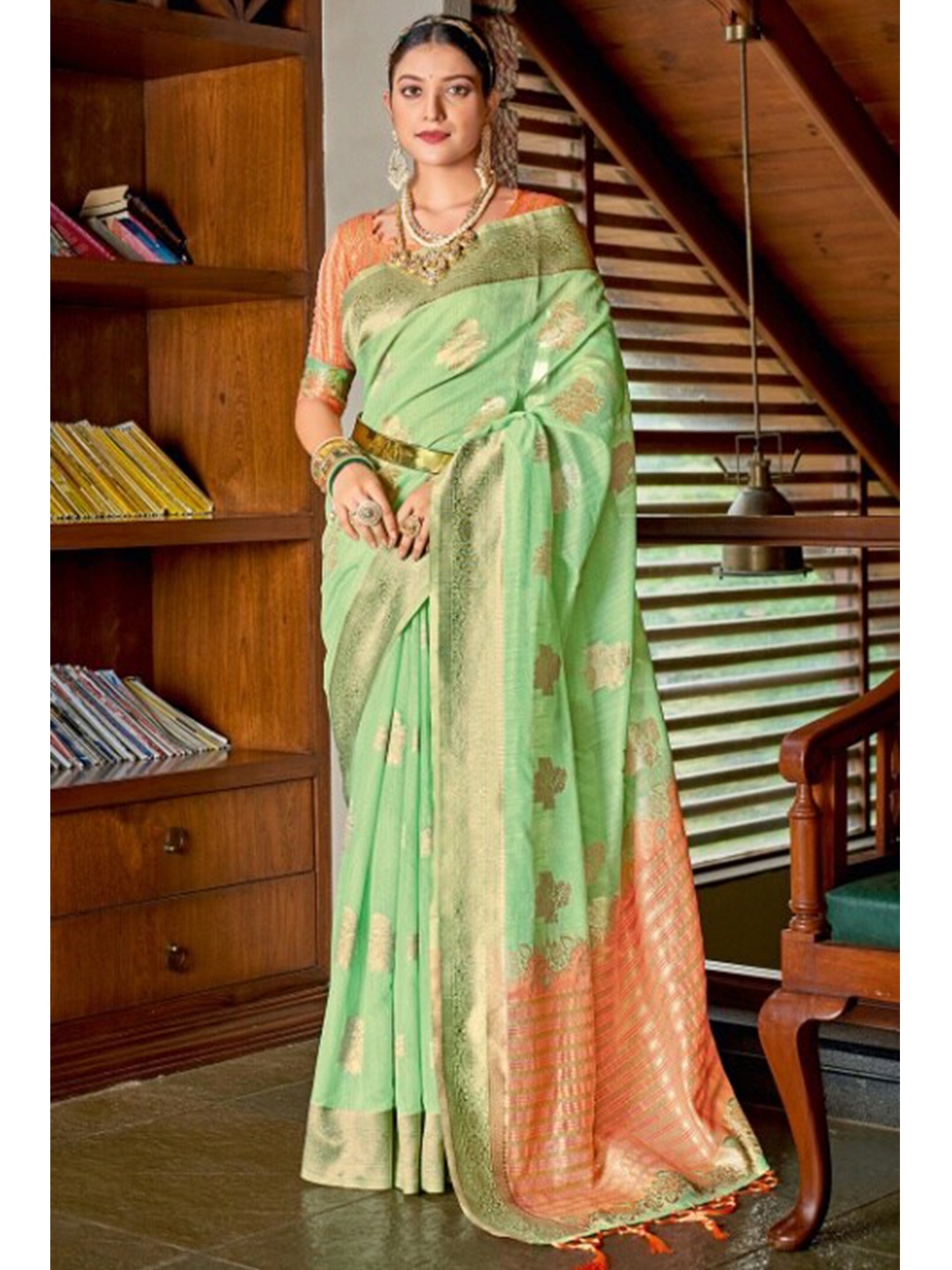 

KARAGIRI Green & Gold-Toned Woven Design Zari Cotton Saree