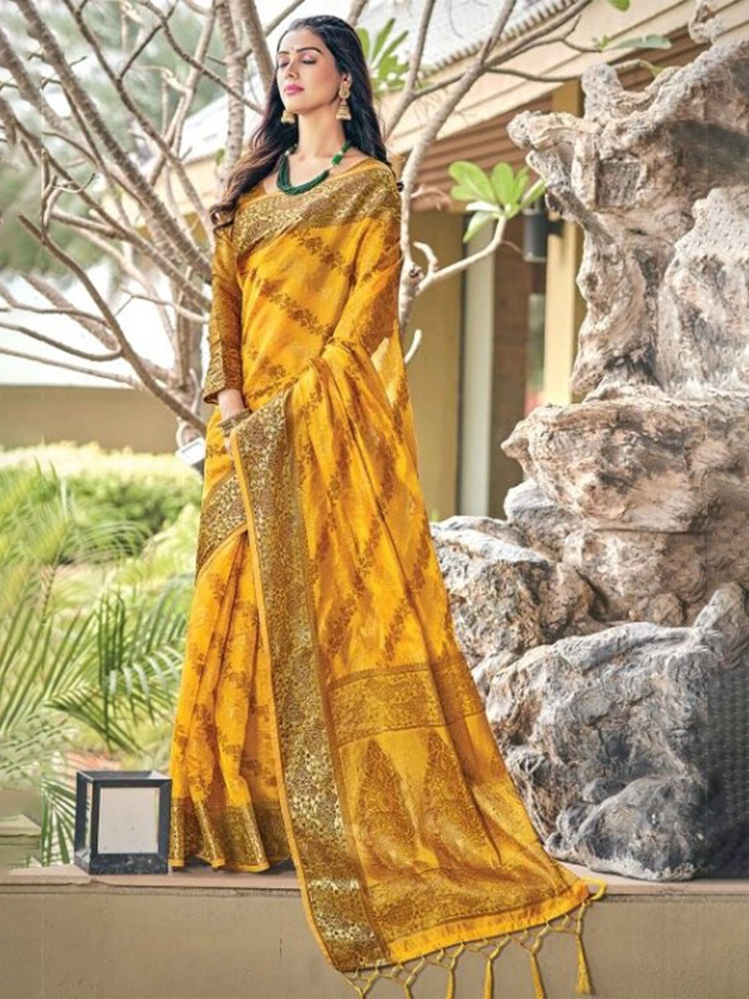 

KARAGIRI Yellow & Gold-Toned Floral Zari Organza Saree