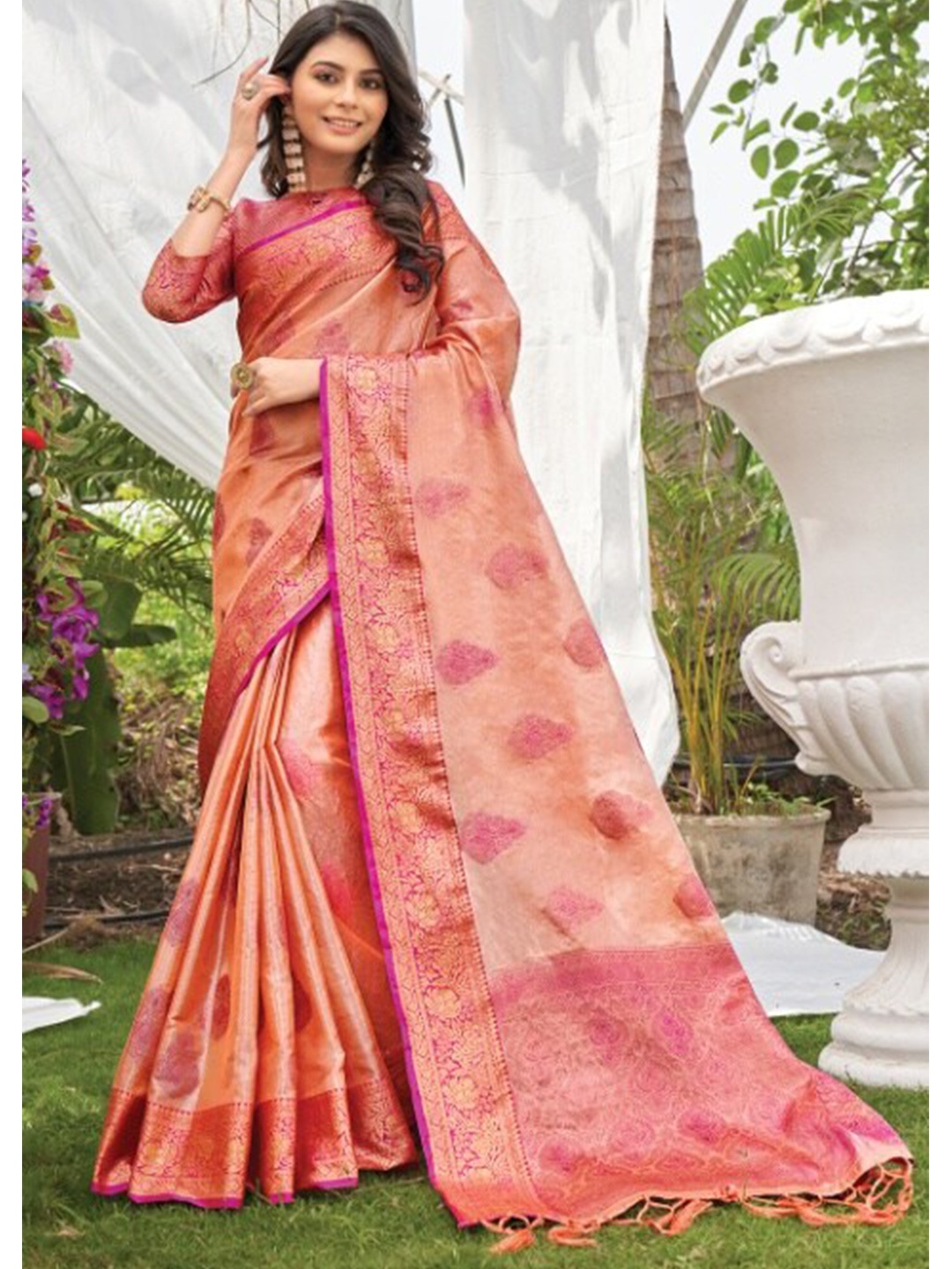 

KARAGIRI Women Peach & Magenta Ethnic Motifs Zari Organza Saree