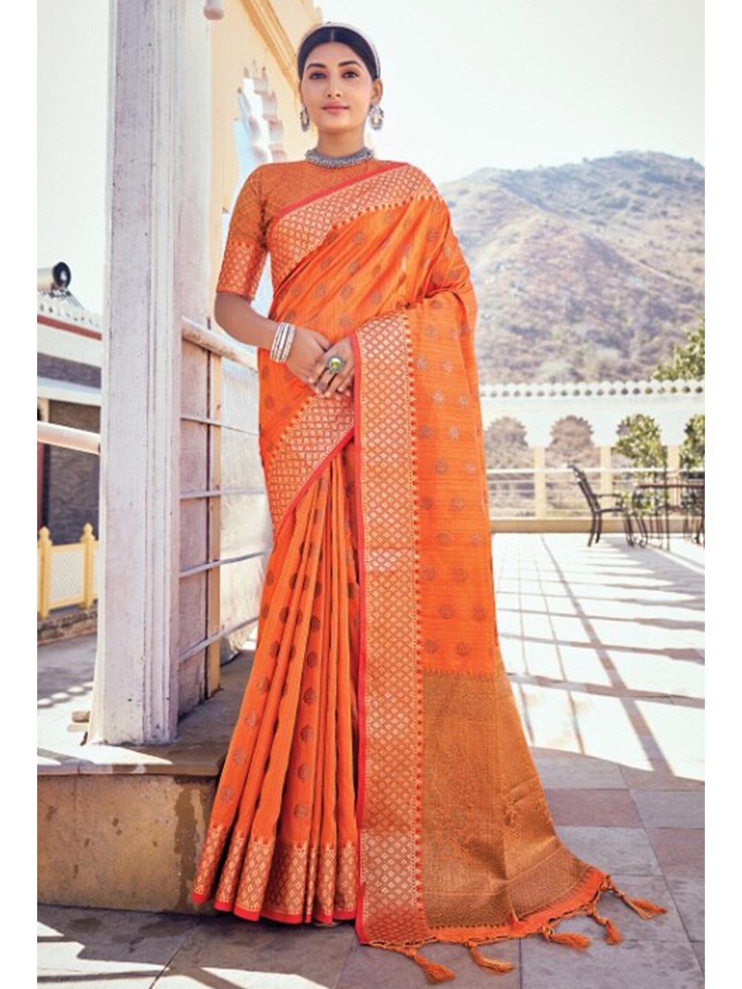 

KARAGIRI Orange & Gold-Toned Floral Zari Silk Blend Banarasi Saree