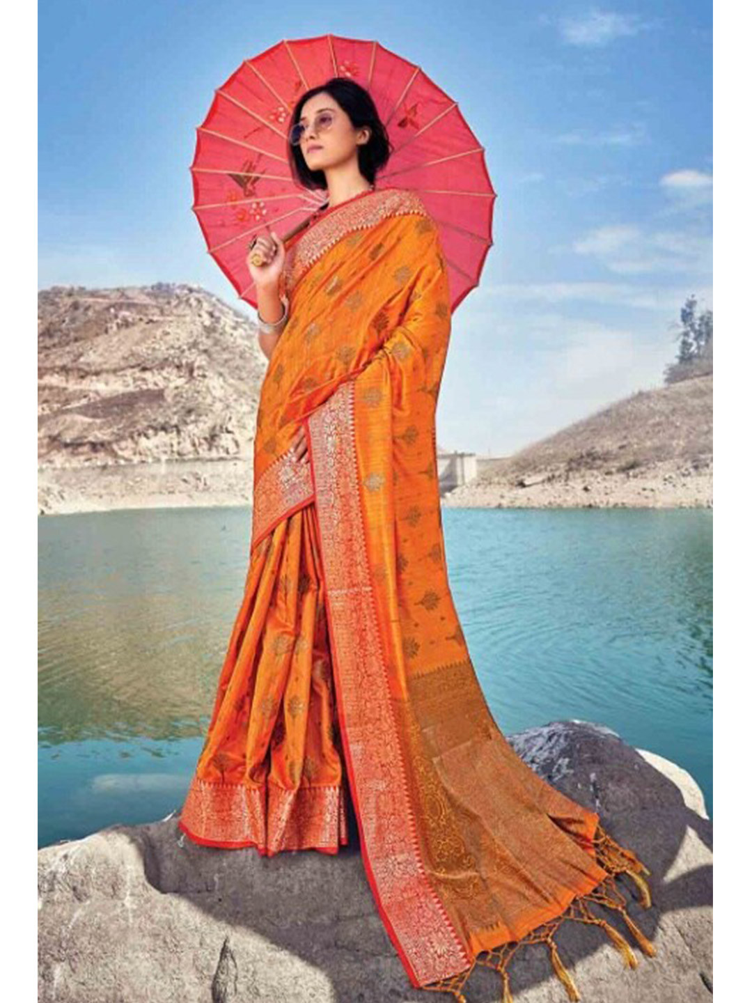 

KARAGIRI Orange & Gold-Toned Floral Zari Silk Blend Banarasi Saree