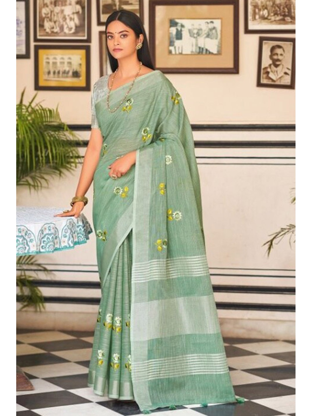 

KARAGIRI Green & White Floral Zari Linen Blend Saree