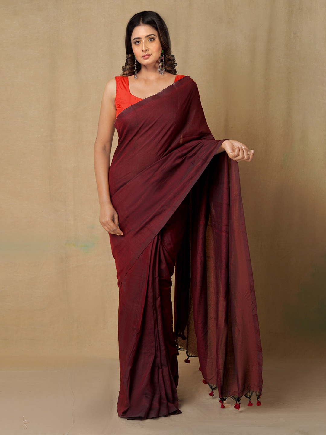 

Unnati Silks Maroon & Black Pure Cotton Jamdani Saree