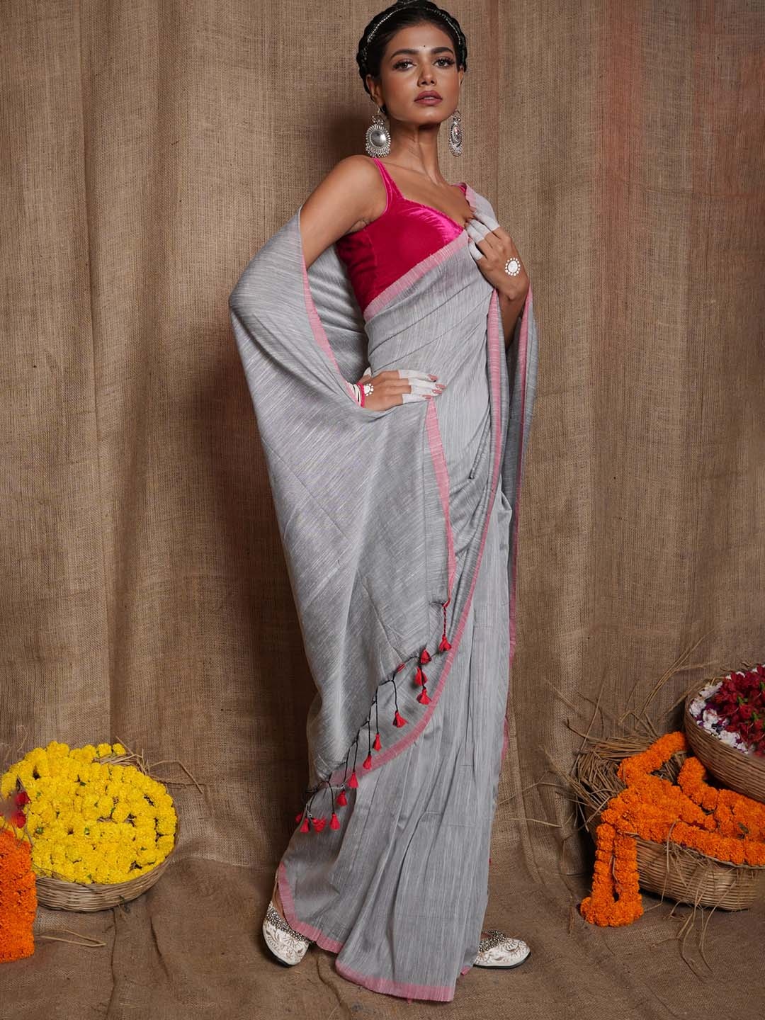 

Unnati Silks Grey Woven Design Pure Cotton Jamdani Saree