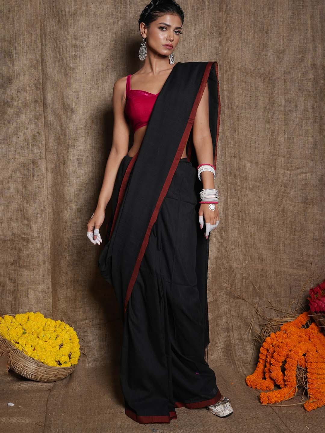 

Unnati Silks Black & Maroon Pure Cotton Jamdani Saree