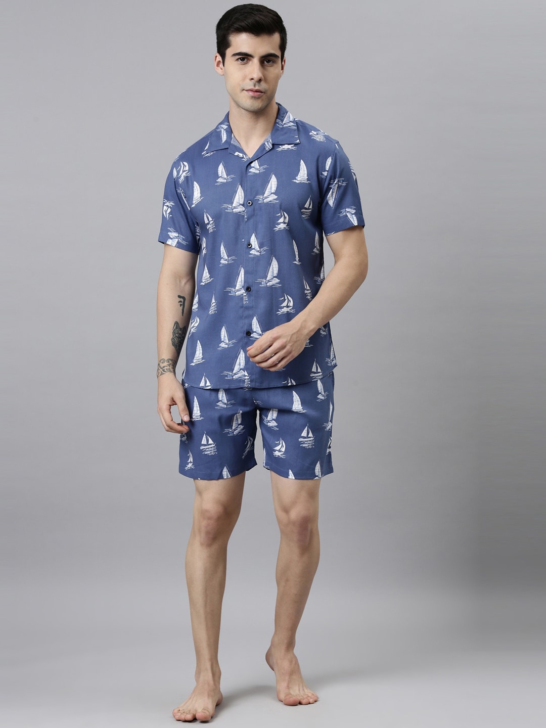 

TRUNDZ Men Blue & White Printed Night suit