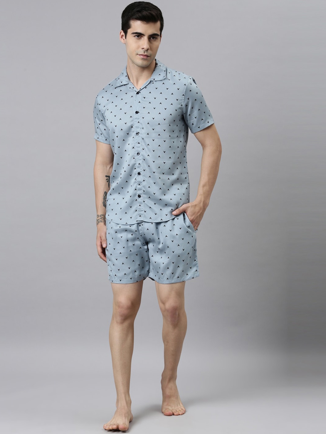 

TRUNDZ Men Grey & Black Printed Night suit