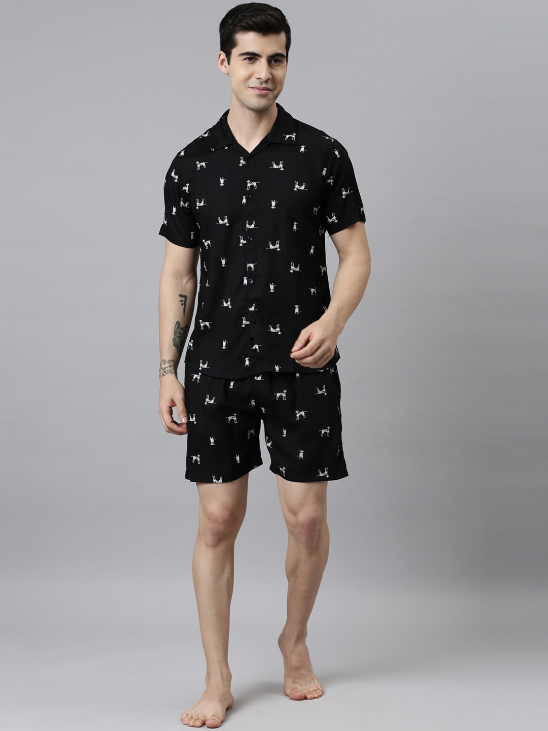 

TRUNDZ Men Black & White Printed Night suit