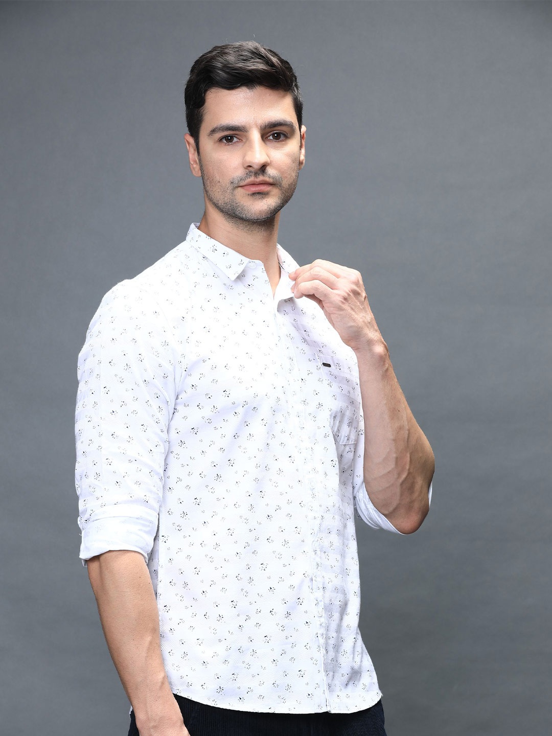 

IDENTITI Men White Slim Fit Floral Printed Premium Cotton Casual Shirt