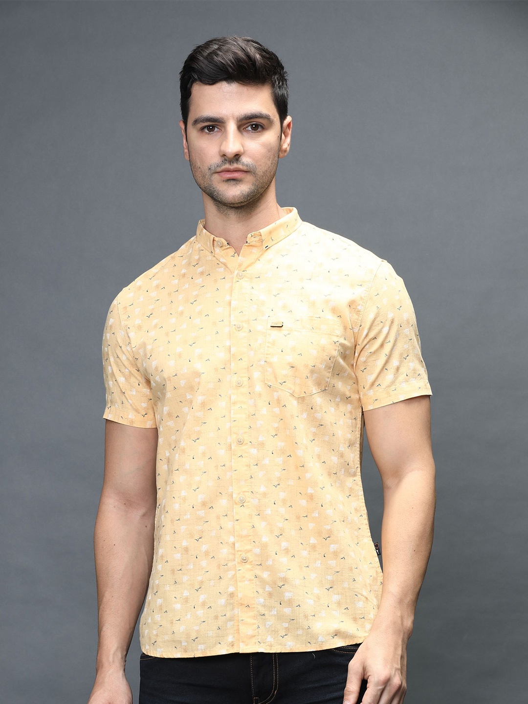 

IDENTITI Men Beige Slim Fit Printed 100% Cotton Casual Shirt