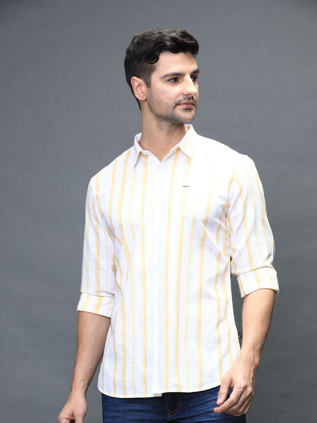 

IDENTITI Men White Slim Fit Striped Casual Shirt