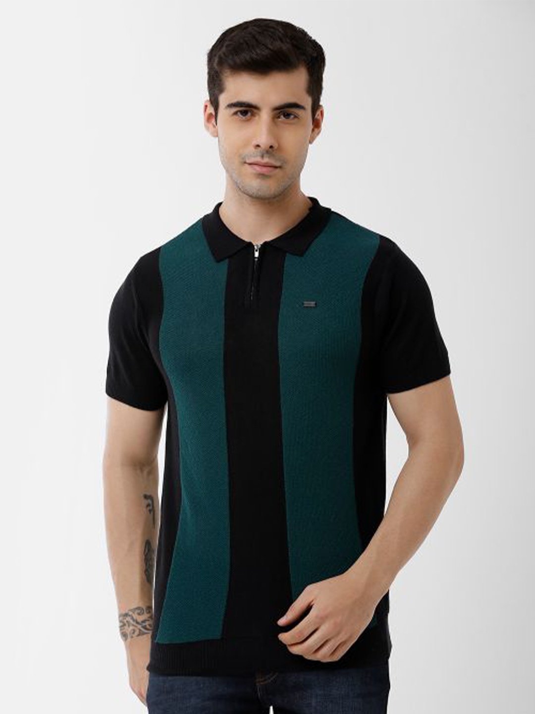 

IDENTITI Men Green Colourblocked Pure Cotton Slim Fit T-shirt