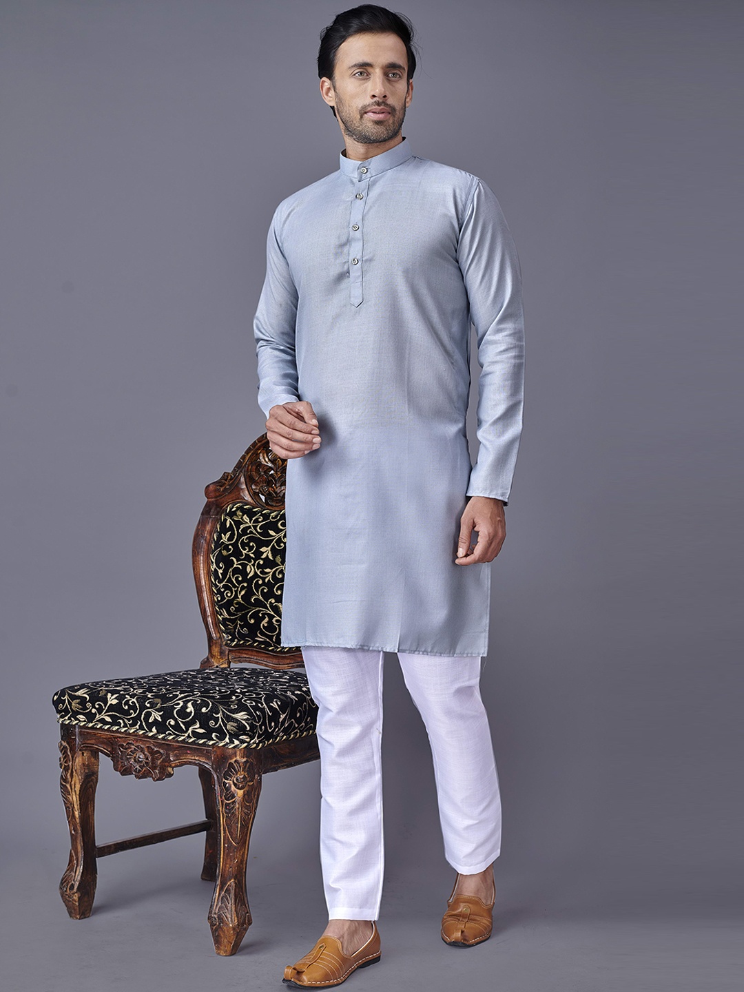 

Fashion FRICKS Men Grey Kurta with Churidar