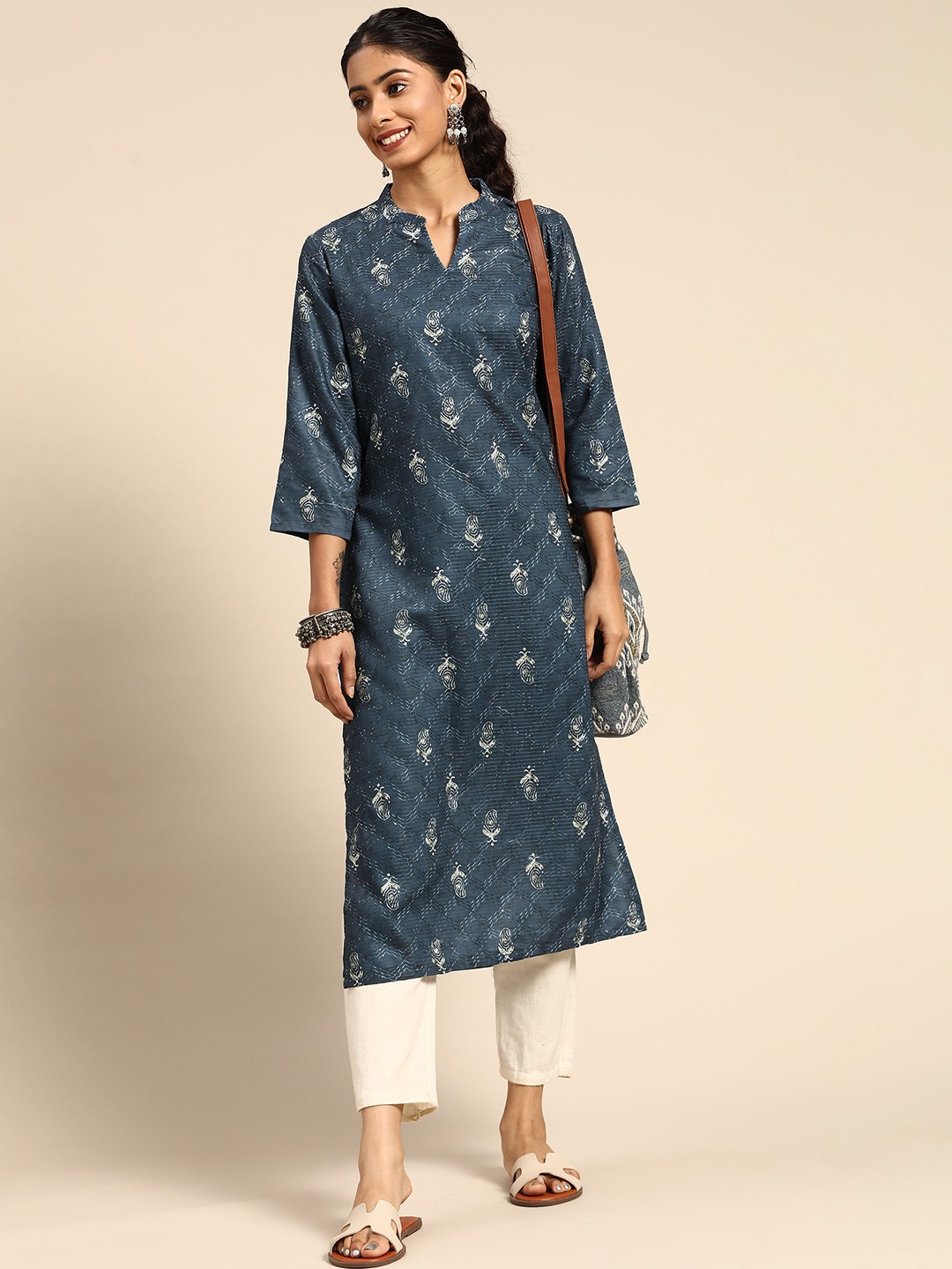 

Sangria Women Navy Blue & Off White Paisley Printed Kurta