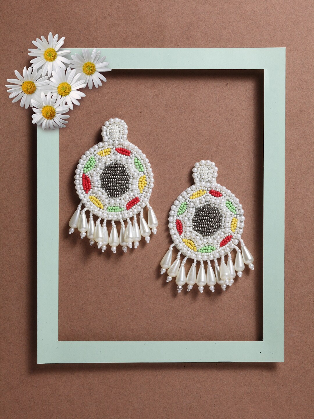

VOGUE PANASH White Contemporary Drop Earrings
