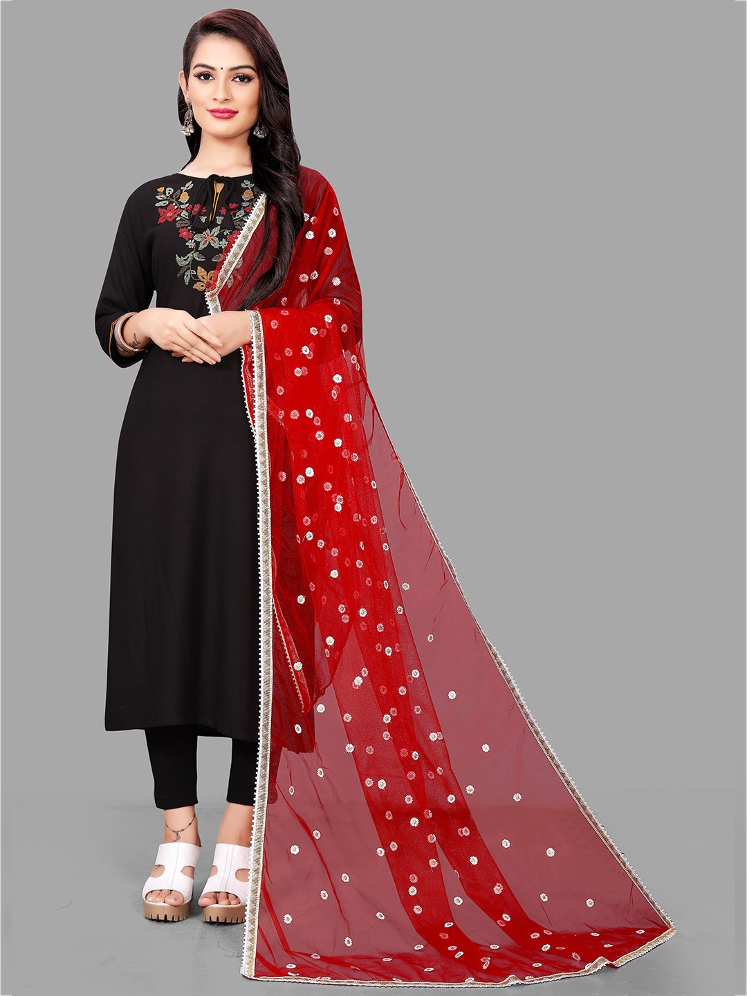 

DEETYA ARTS Red & White Embroidered Dupatta with Thread Work
