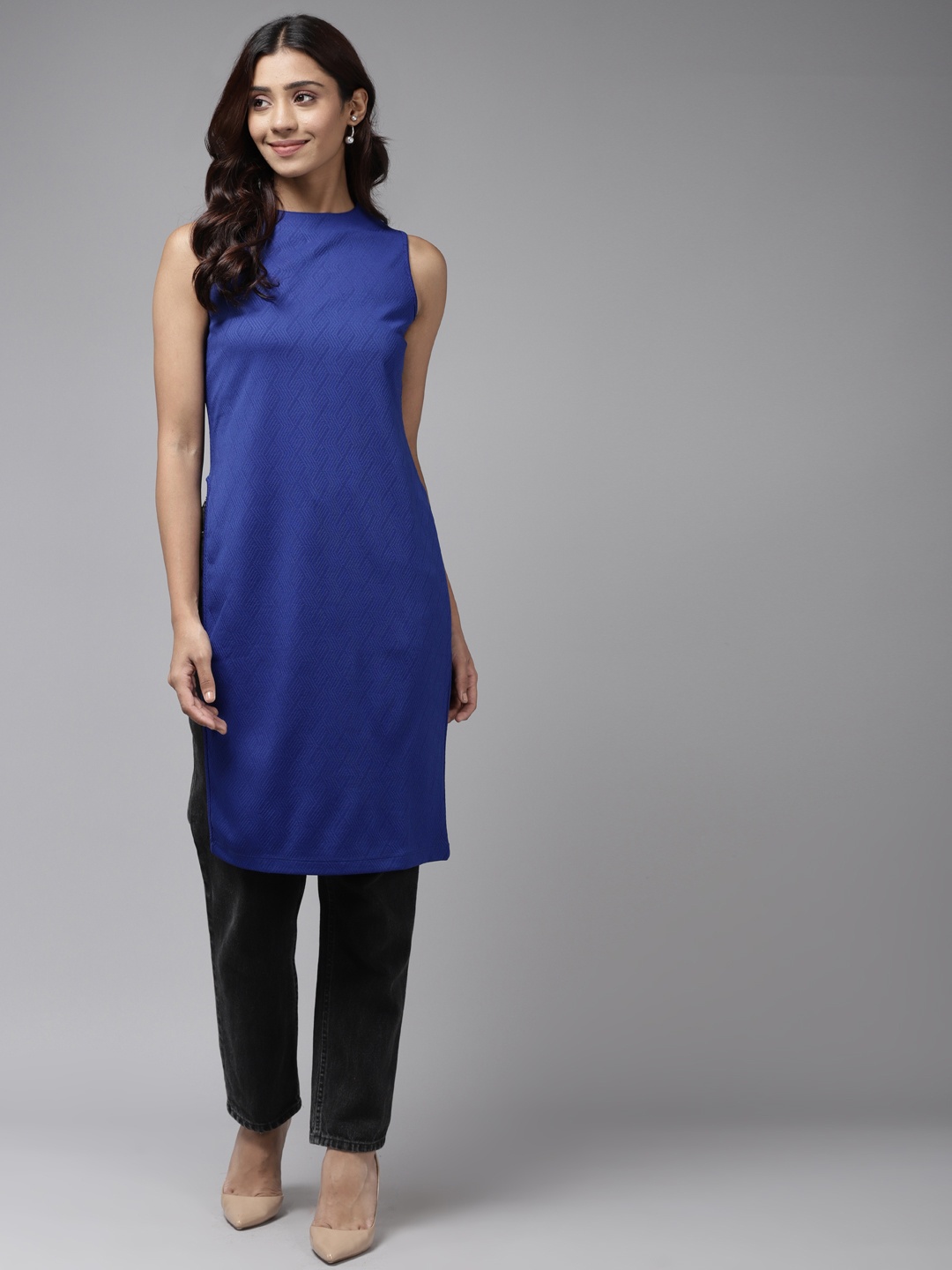

Aarika Women Blue Solid Round Neck Kurta
