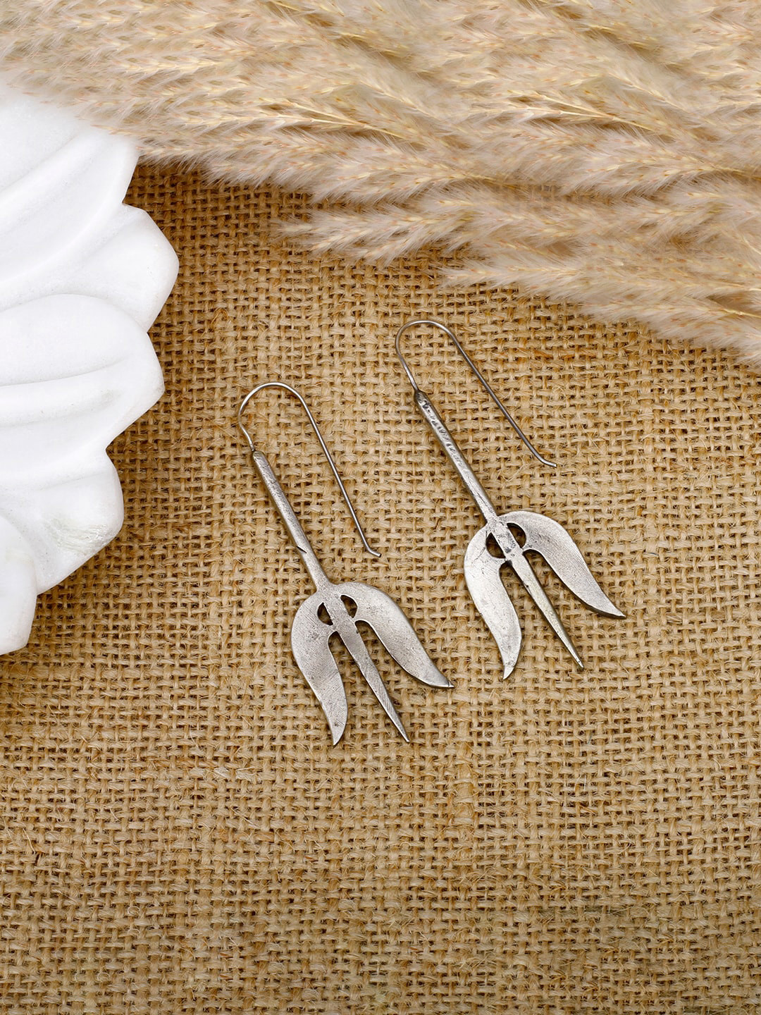 

SANGEETA BOOCHRA Silver-Toned Classic Studs Earrings