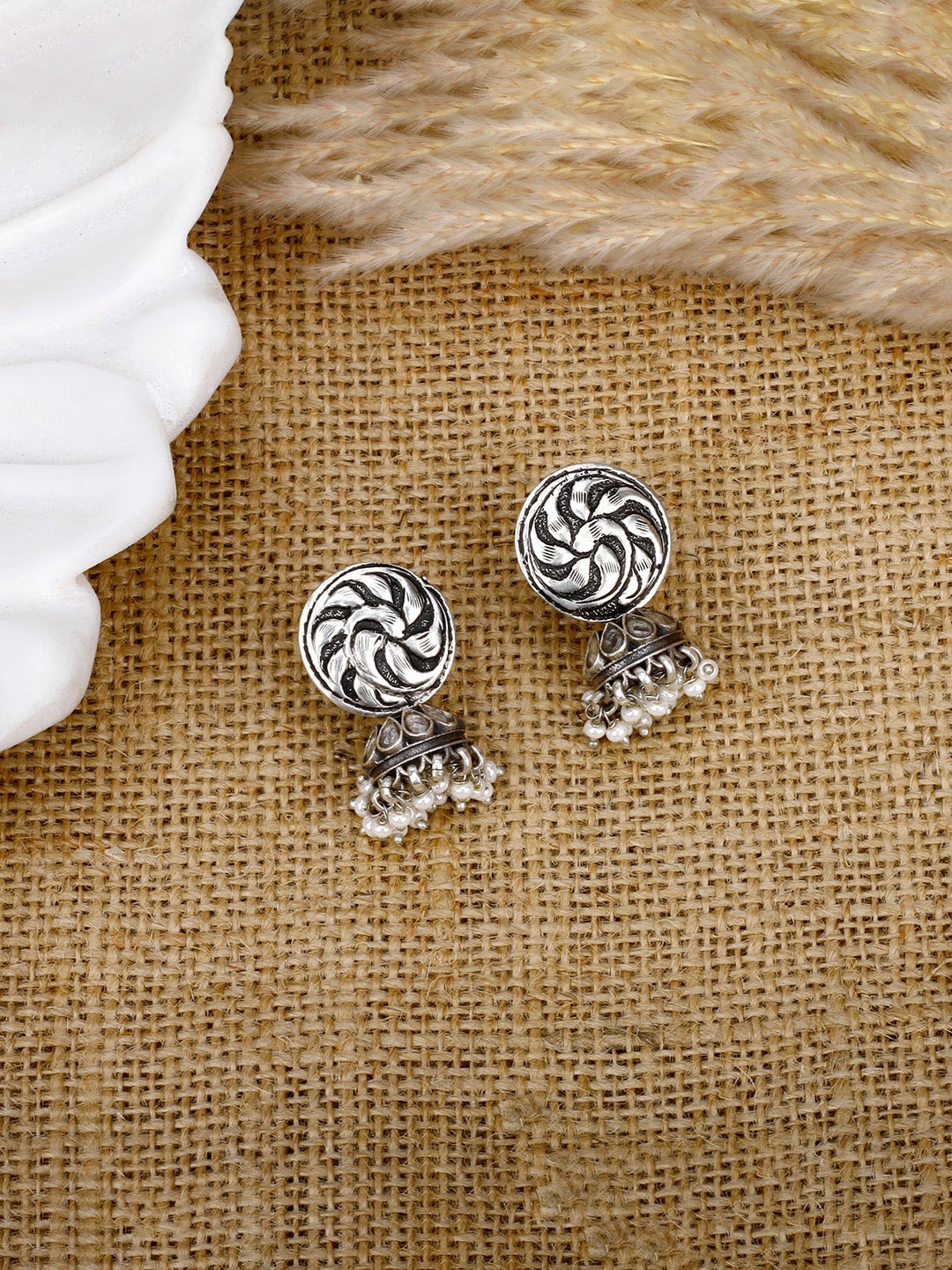 

SANGEETA BOOCHRA Silver-Toned Dome Shaped Jhumkas Earrings