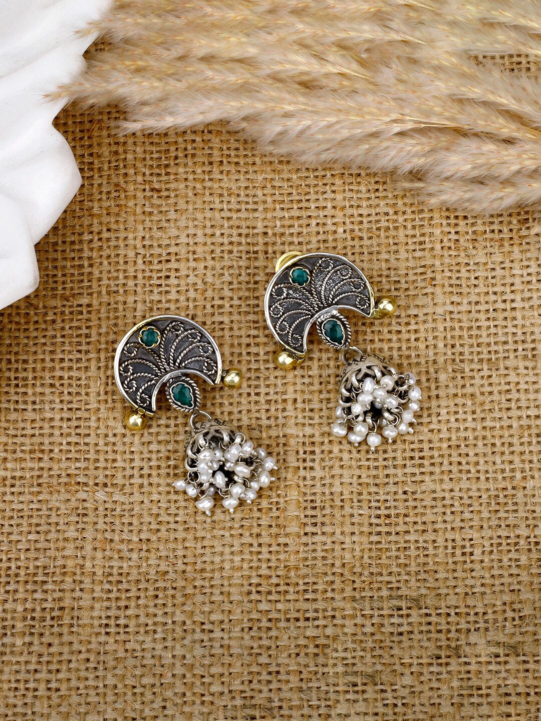 

SANGEETA BOOCHRA Silver-Toned Triangular Jhumkas Earrings