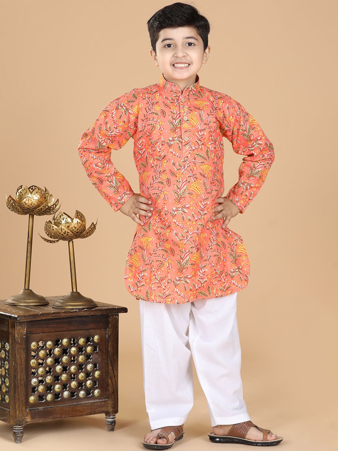 

Aj DEZInES Boys Peach-Coloured Ethnic Motifs Printed Kurta with Palazzos