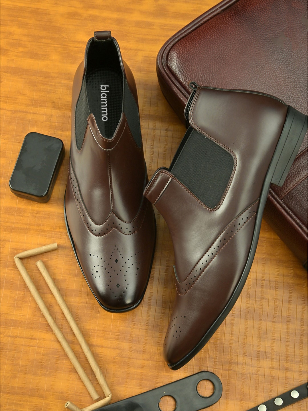 

Blammo Men Brown Perforations Brogues