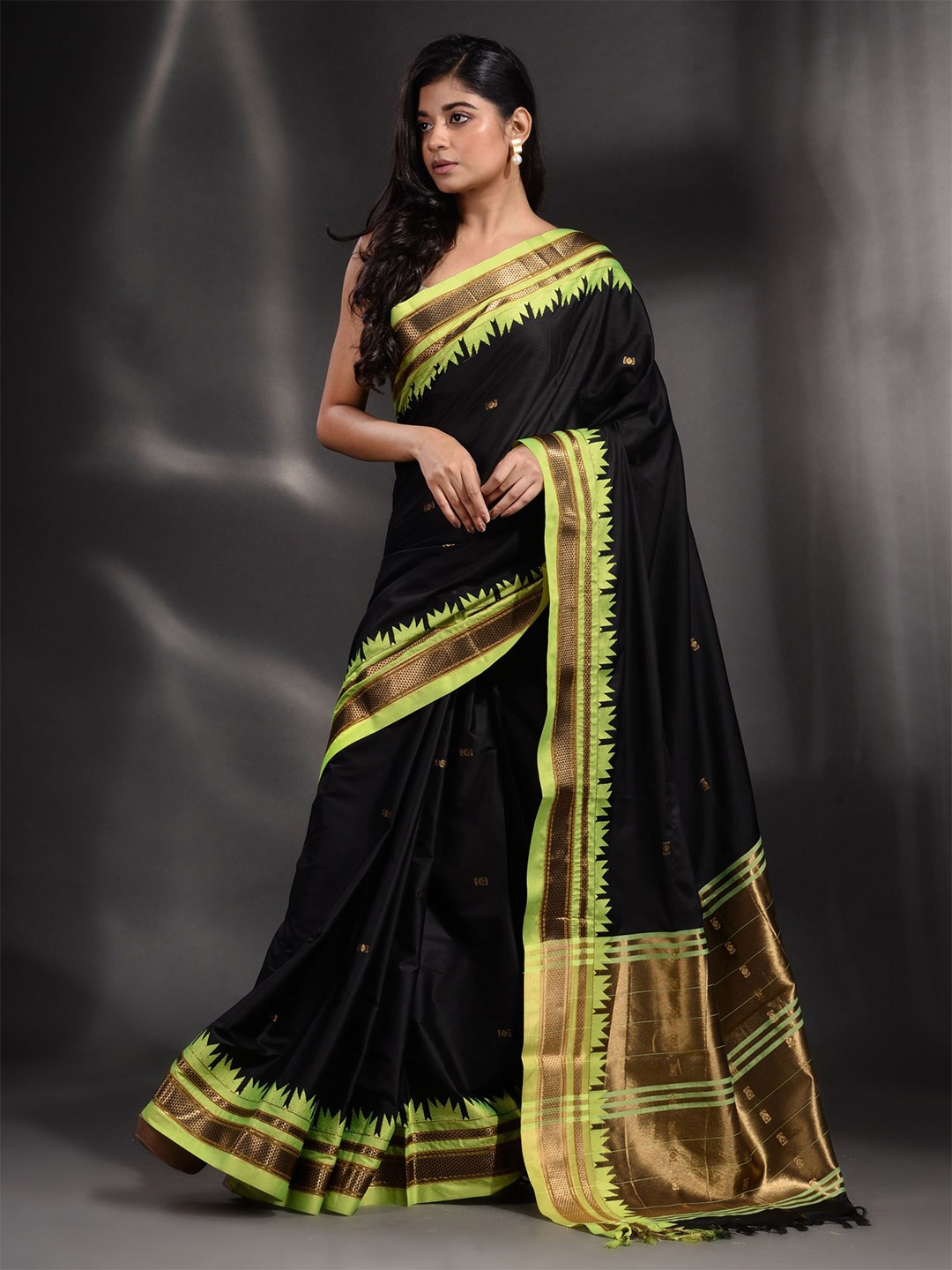 

Arhi Black & Gold-Toned Woven Design Zari Pure Silk Saree