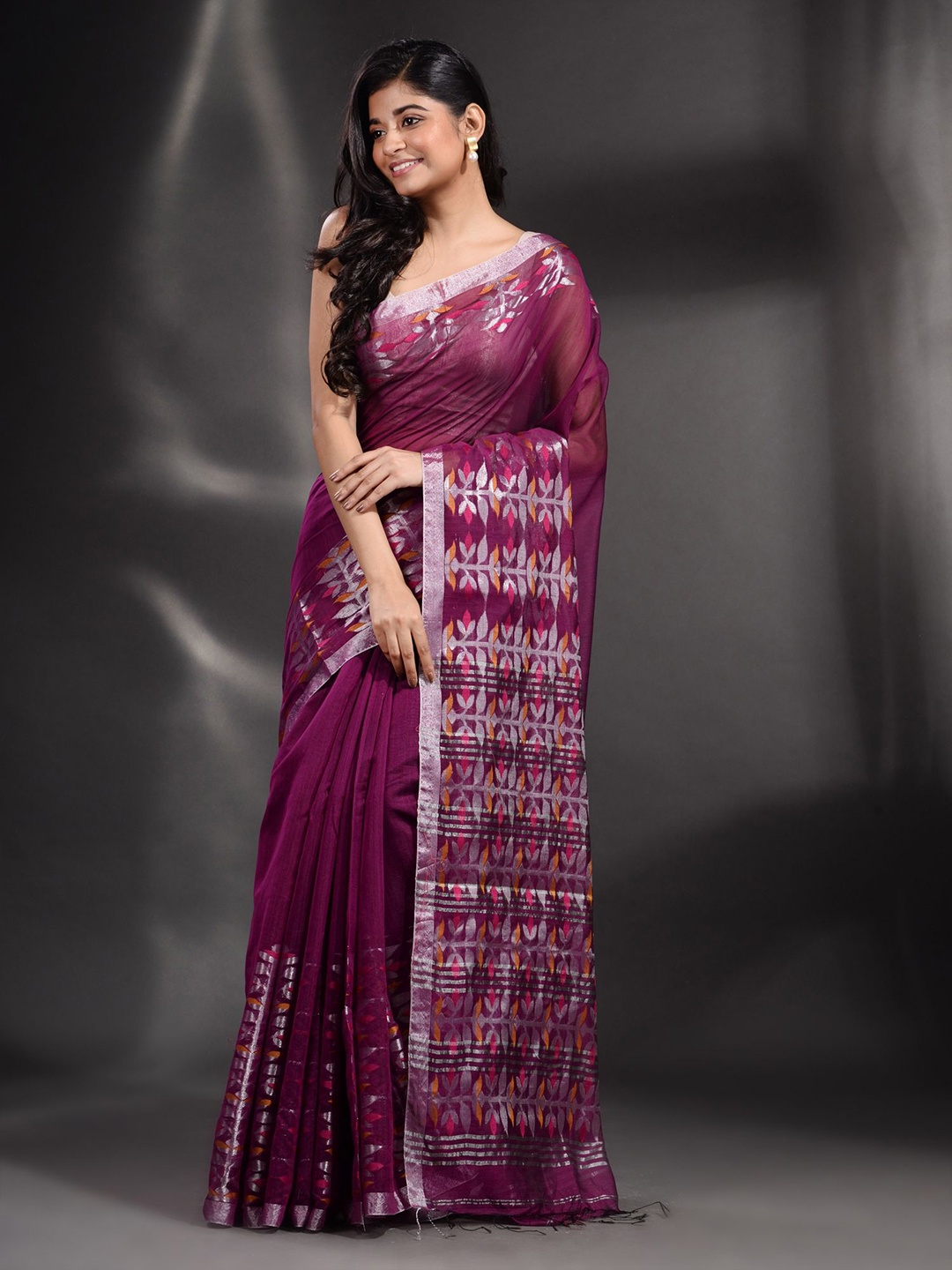 

Arhi Women Magenta & Silver-Toned Woven Design Saree